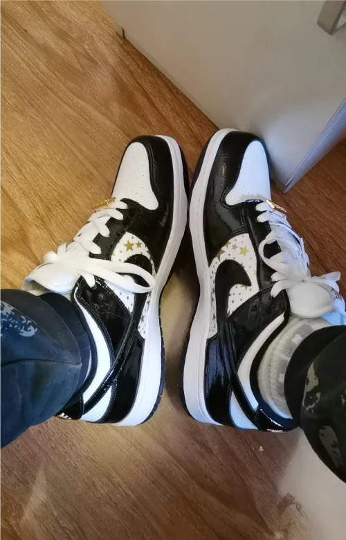 SX Supreme x Nike SB Dunk Low Black Stars review 