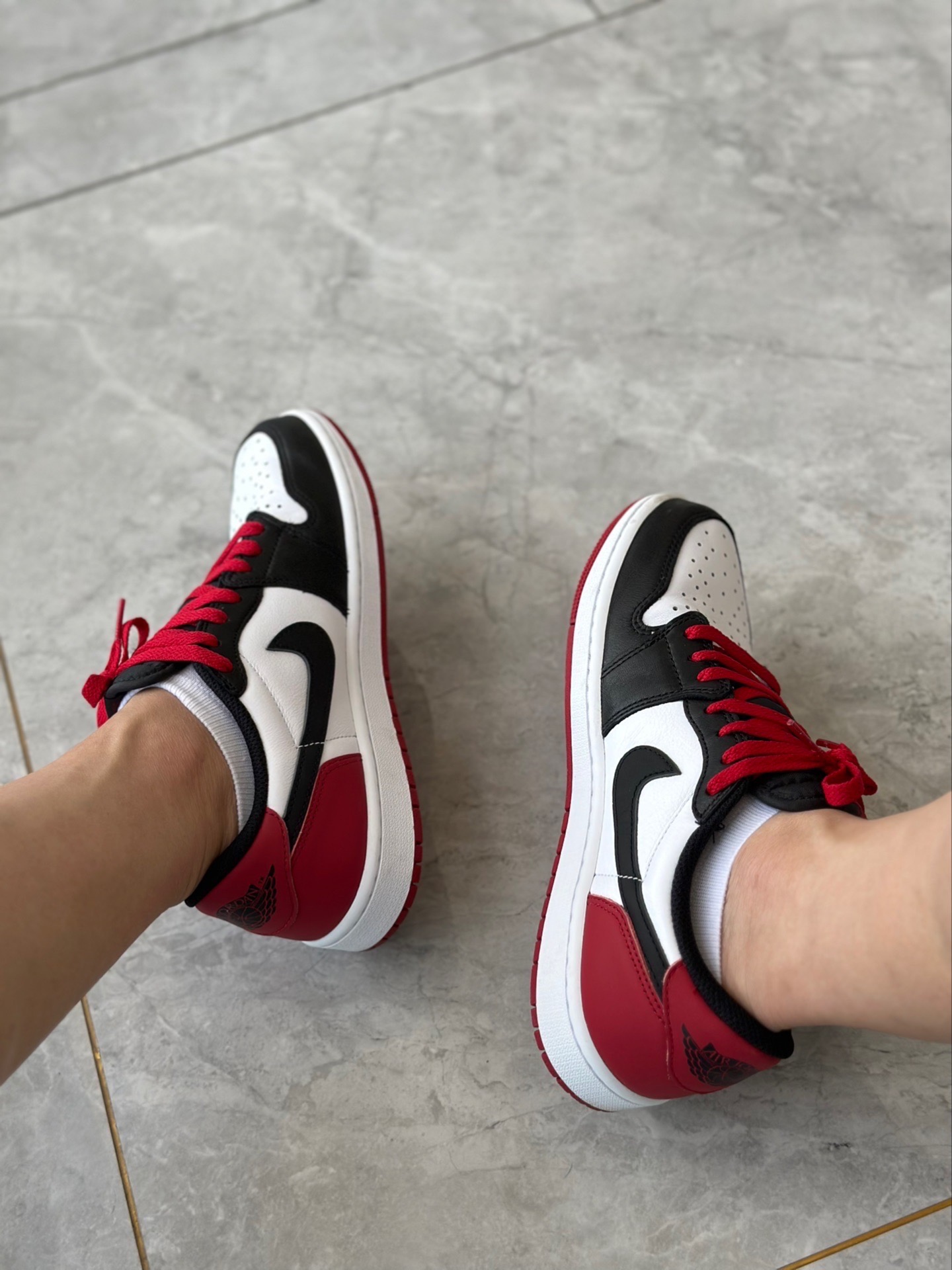 XH Air Jordan 1 Low OG “Black Toe”Black Toe review Olivia 01