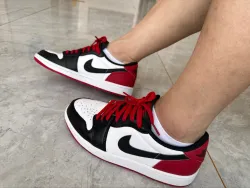 XH Air Jordan 1 Low OG “Black Toe”Black Toe review Olivia 04