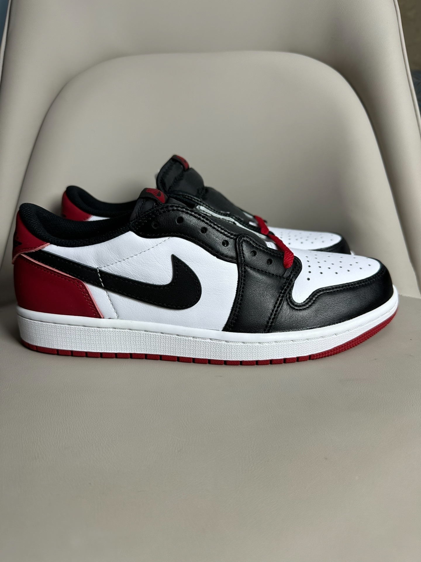 XH Air Jordan 1 Low OG “Black Toe”Black Toe review Yasmine 04