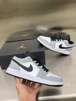 XH Air Jordan 1 Low Light Smoke Grey review Amelia 02