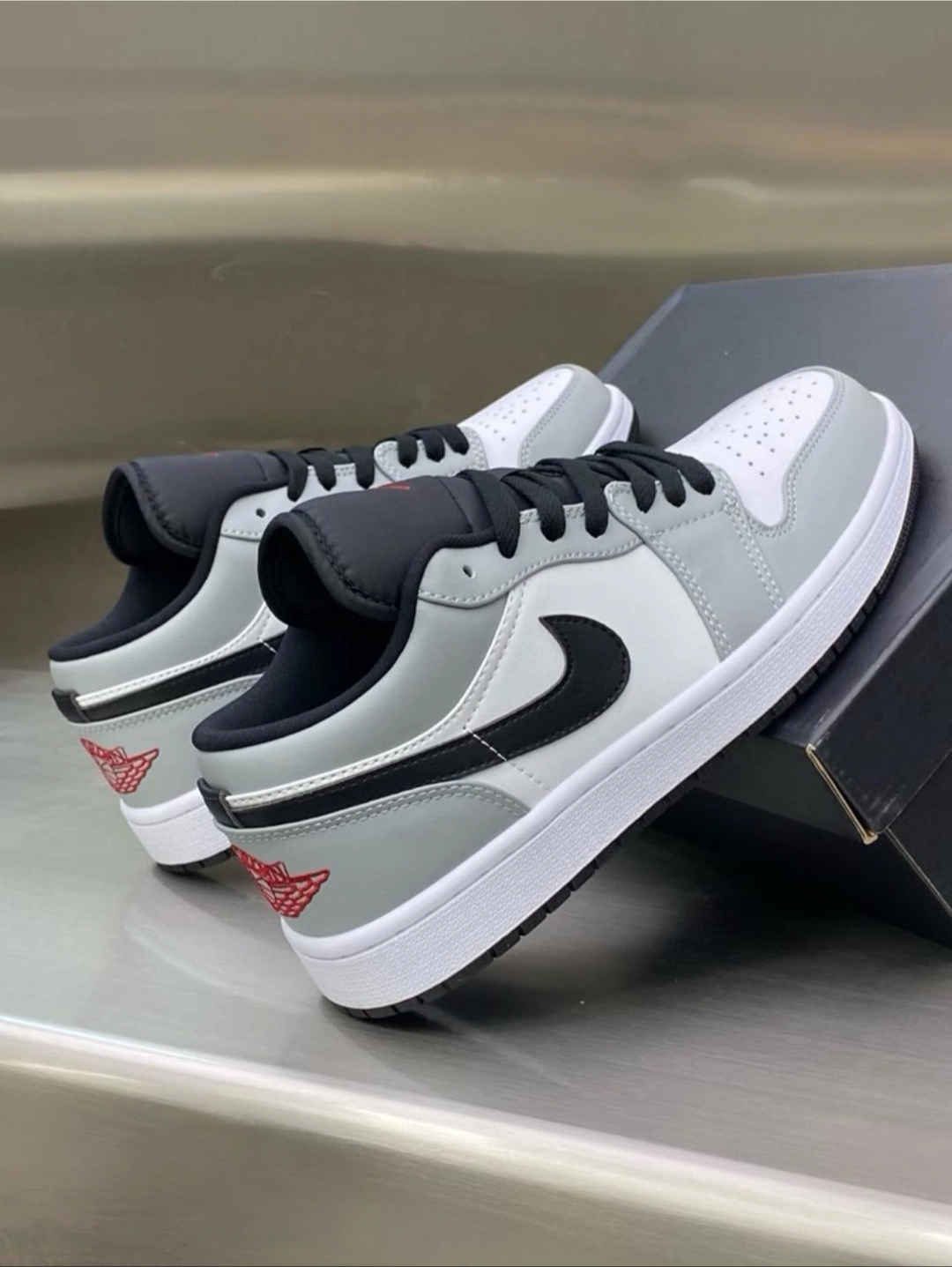 XH Air Jordan 1 Low Light Smoke Grey review Amelia 04