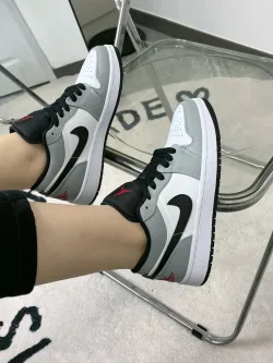 XH Air Jordan 1 Low Light Smoke Grey review Chloe 01