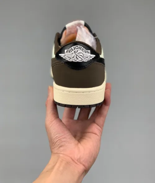XH Travis Scott x Air Jordan 1 Low Dark Mocha review 