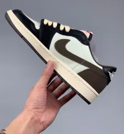 XH Travis Scott x Air Jordan 1 Low Dark Mocha review Ethan 02