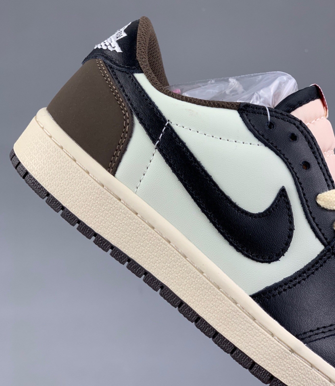 XH Travis Scott x Air Jordan 1 Low Dark Mocha review Ethan 03