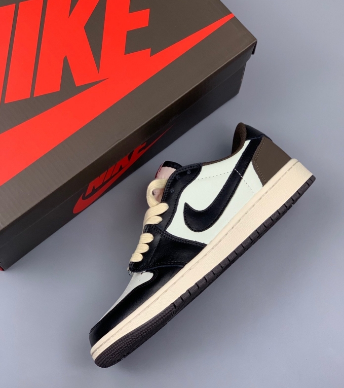XH Travis Scott x Air Jordan 1 Low Dark Mocha review Ethan 04