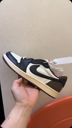 XH Travis Scott x Air Jordan 1 Low Dark Mocha review Harvey