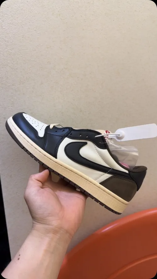 XH Travis Scott x Air Jordan 1 Low Dark Mocha review 