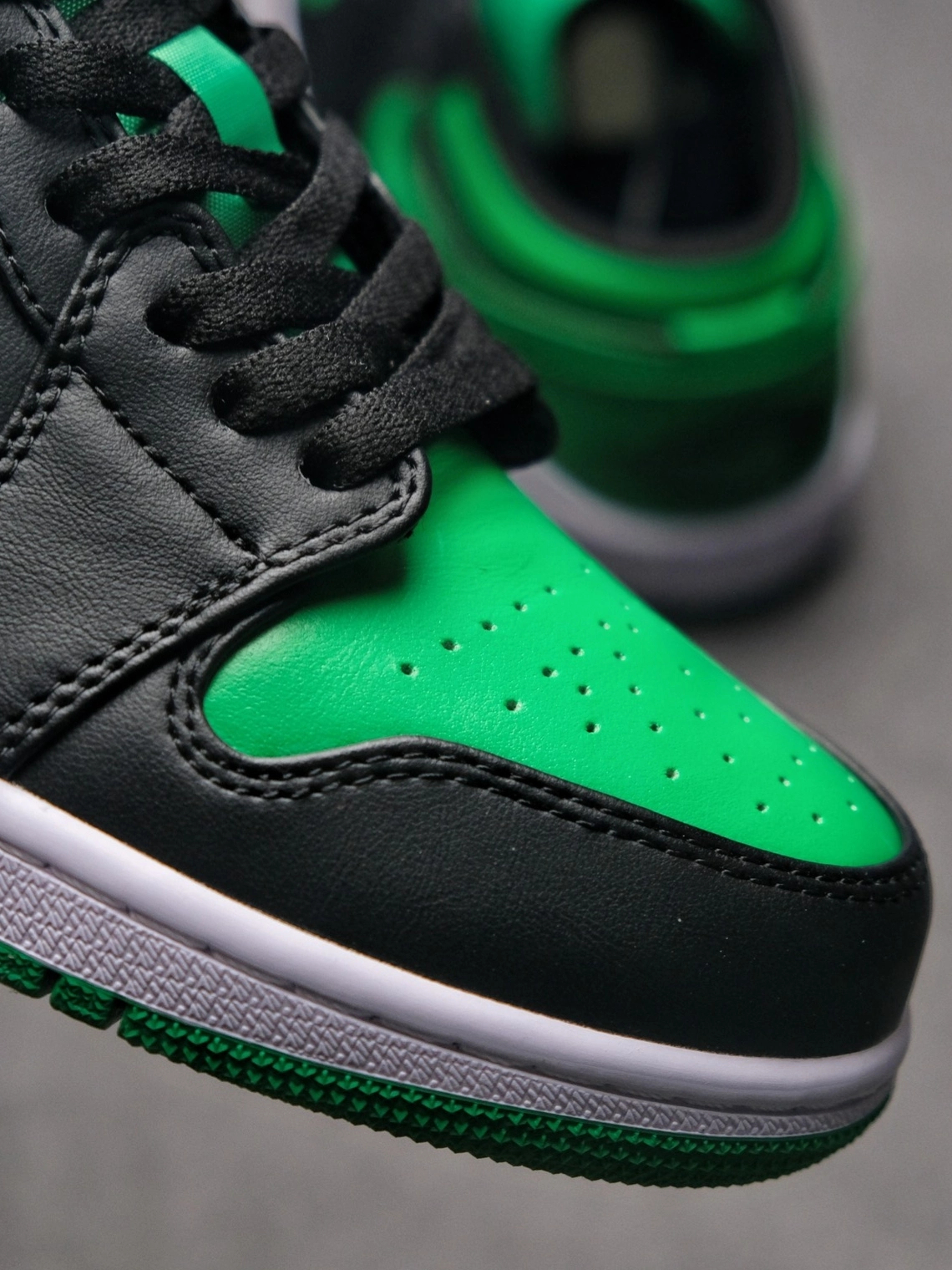 XH Air Jordan 1 Low “Lucky Green”Black Green Toes review Hannah 05