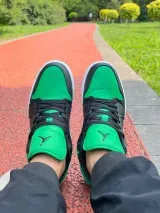 XH Air Jordan 1 Low “Lucky Green”Black Green Toes review Jane 01