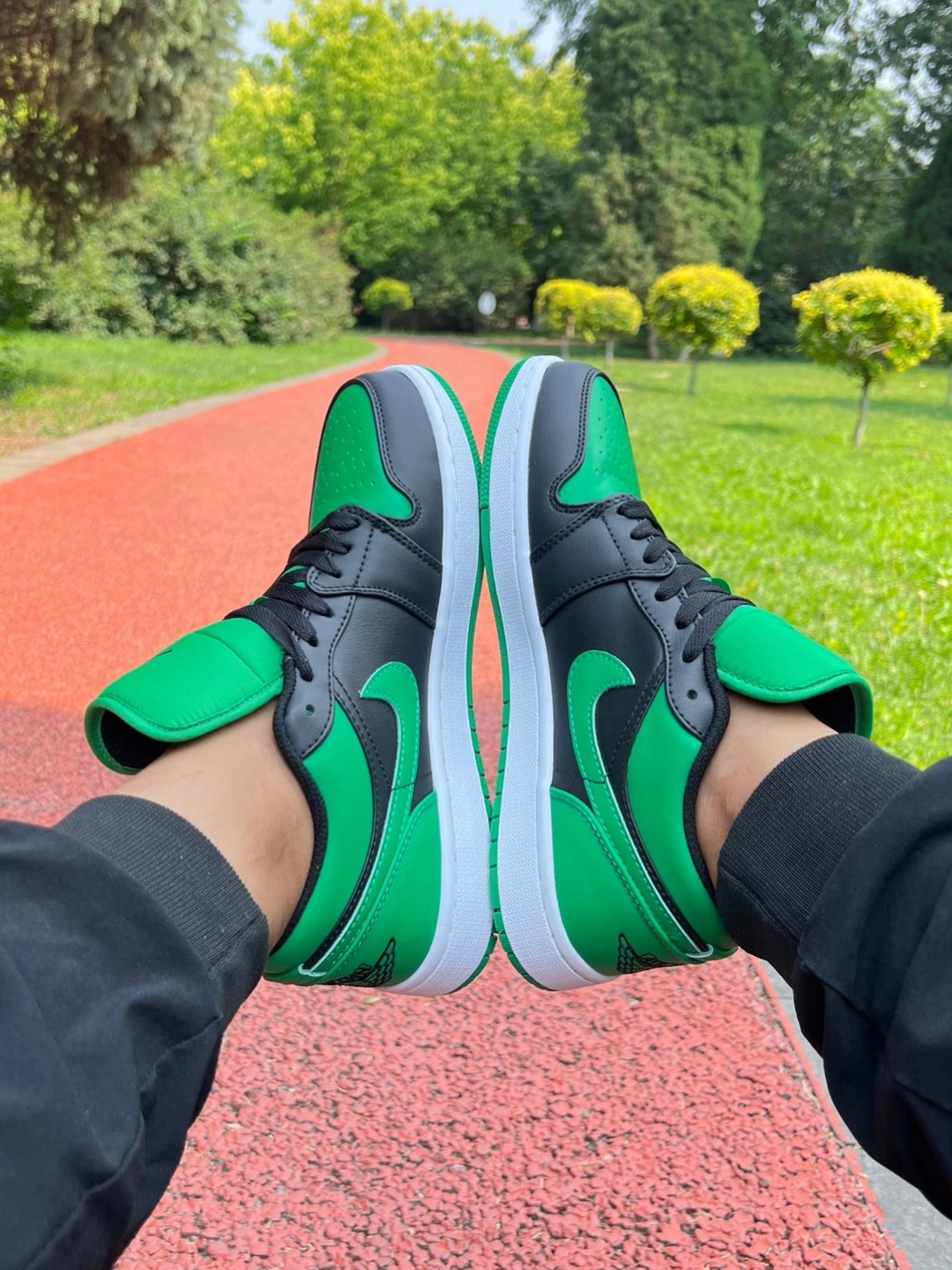 XH Air Jordan 1 Low “Lucky Green”Black Green Toes review Jane 05