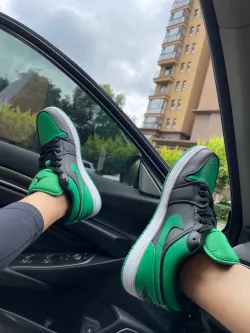 XH Air Jordan 1 Low “Lucky Green”Black Green Toes review Mark 03