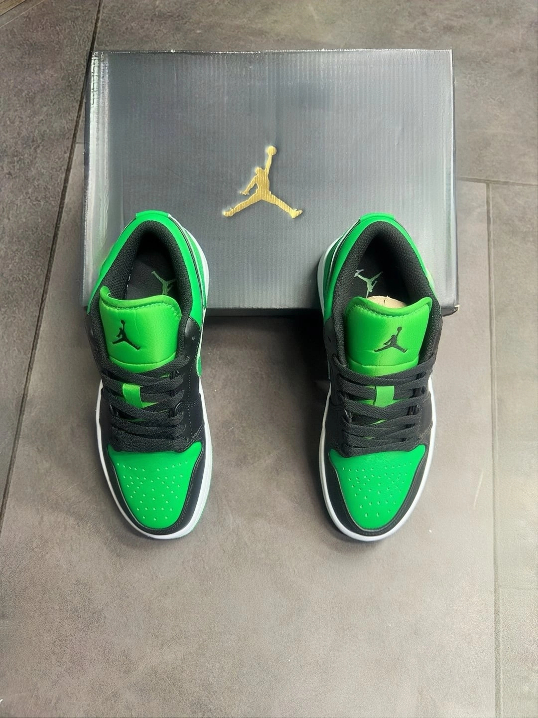 XH Air Jordan 1 Low “Lucky Green”Black Green Toes review Paula 01