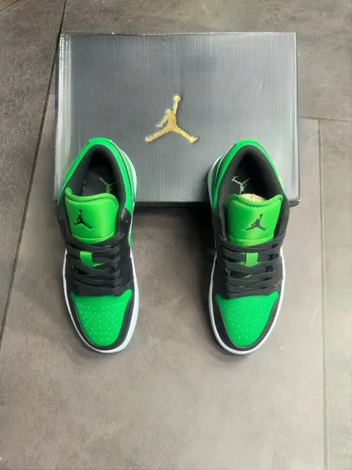 XH Air Jordan 1 Low “Lucky Green”Black Green Toes review 