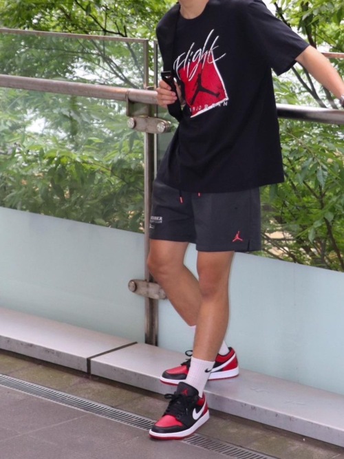 XH Air Jordan 1 Low Retro Black Red review 