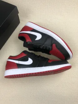 XH Air Jordan 1 Low Retro Black Red review Tara 02