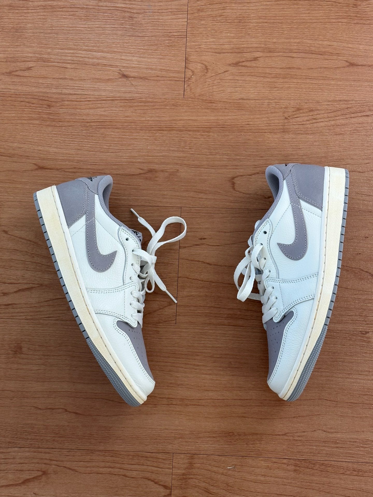 XH  Air Jordan 1 Low “Atmosphere Grey” review Xavier 03