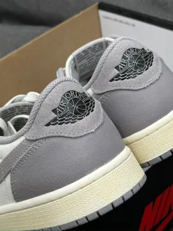 XH  Air Jordan 1 Low “Atmosphere Grey” review Yasmine 02