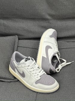 XH  Air Jordan 1 Low “Atmosphere Grey” review Yasmine 04