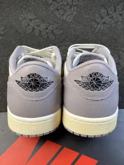 XH  Air Jordan 1 Low “Atmosphere Grey” review Zack 01