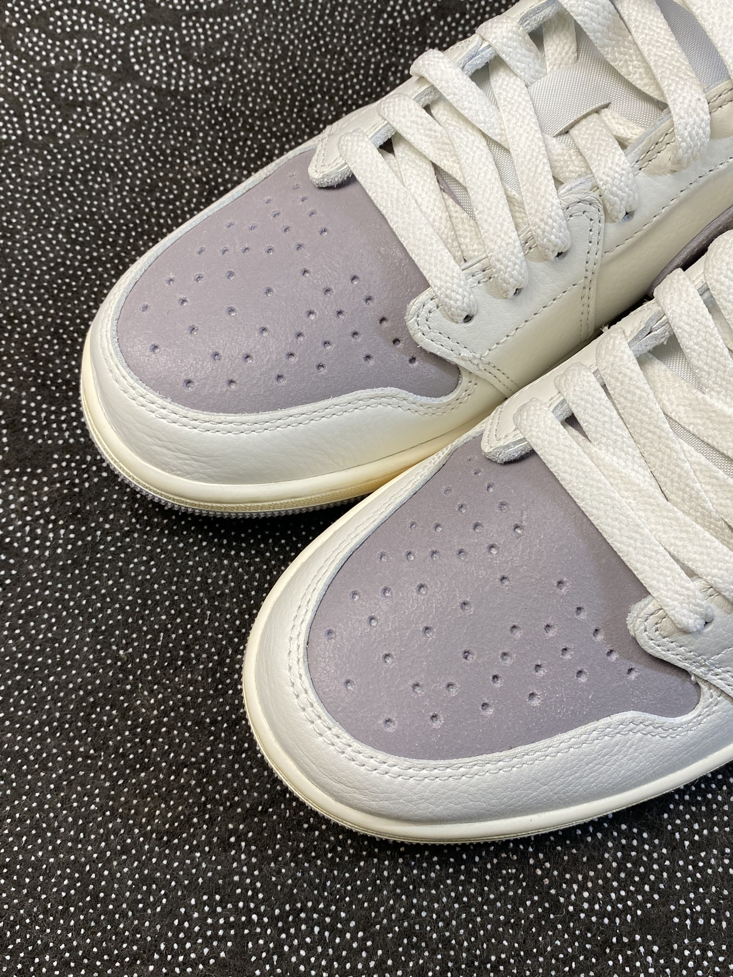 XH  Air Jordan 1 Low “Atmosphere Grey” review Zack 04