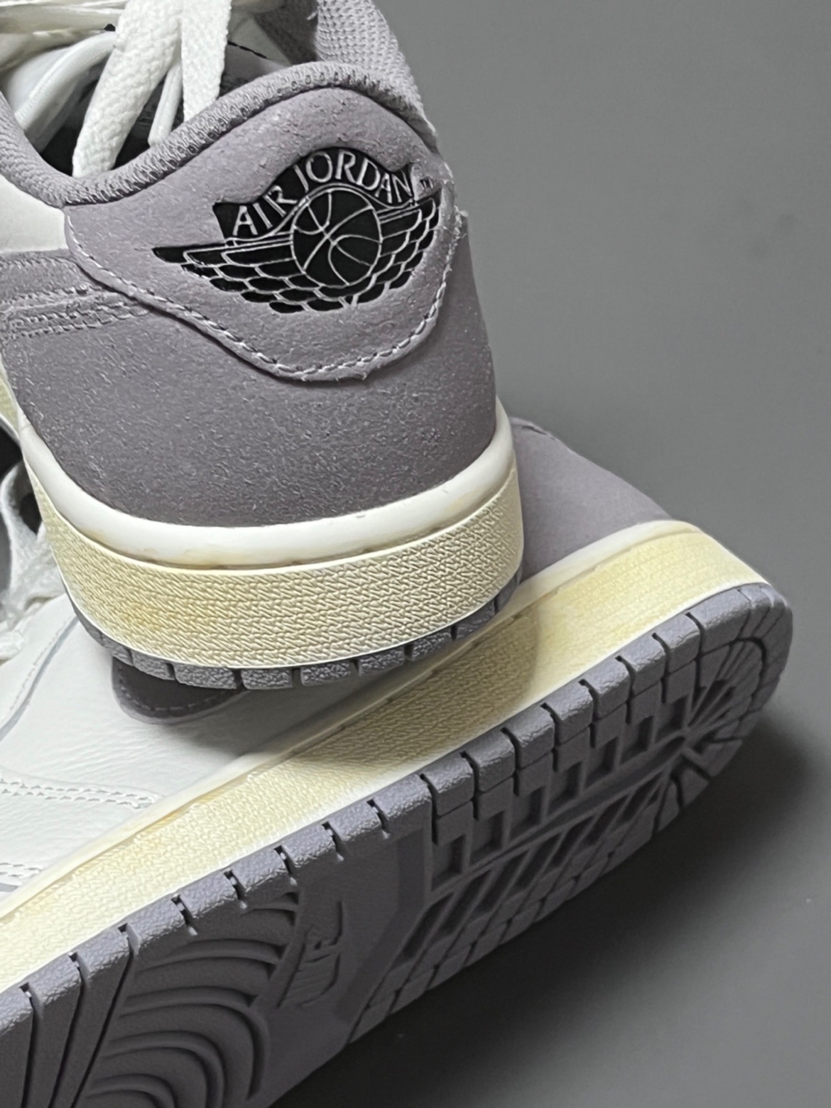 XH  Air Jordan 1 Low “Atmosphere Grey” review Derek 01