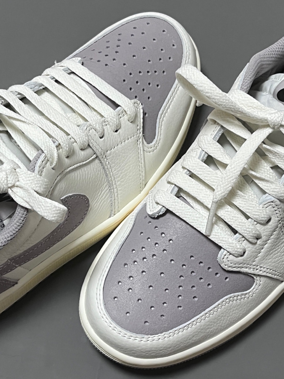 XH  Air Jordan 1 Low “Atmosphere Grey” review Derek 03