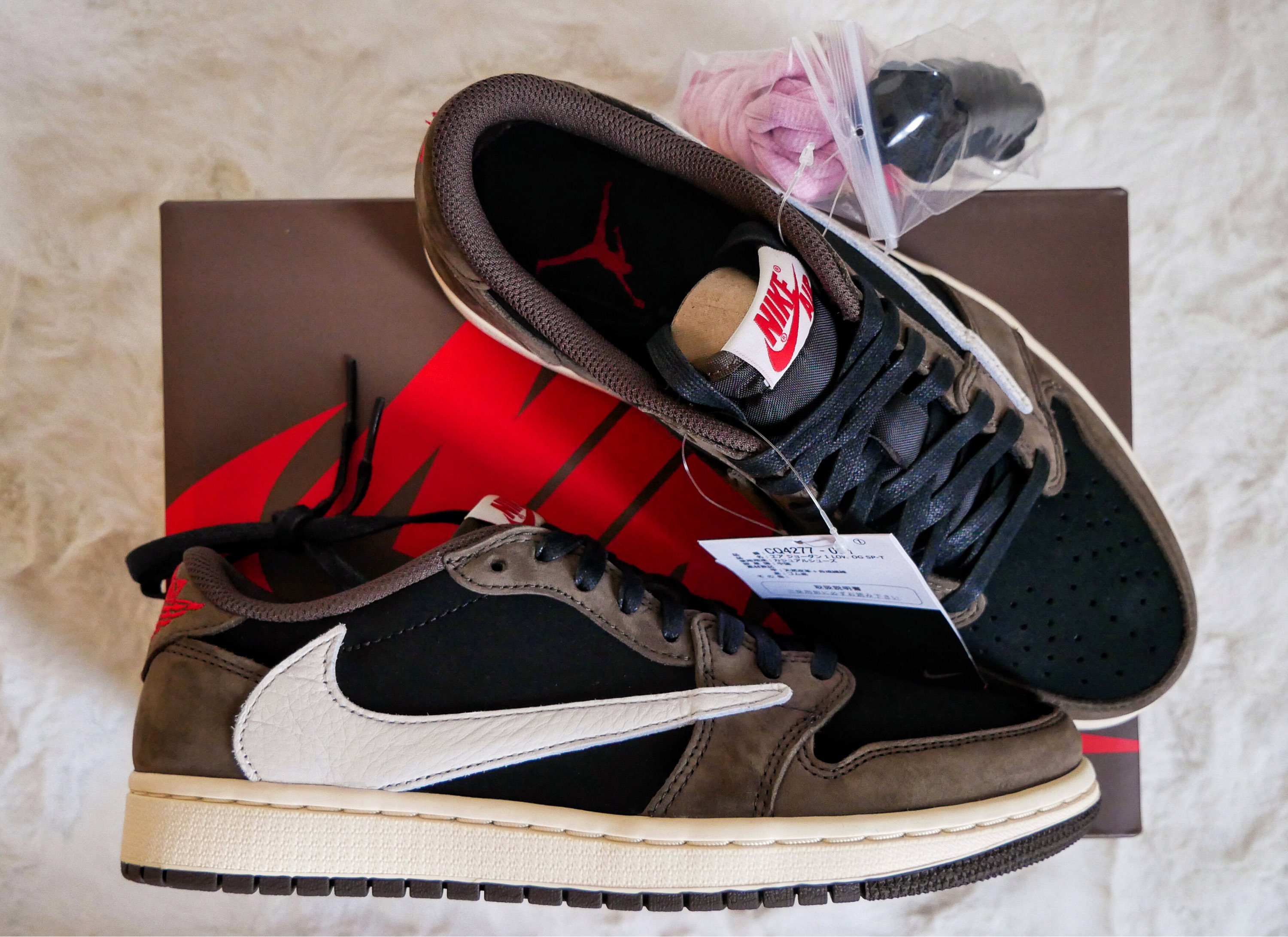 XH Air Jordan 1 Low “Travis Scott”  review Leo 03