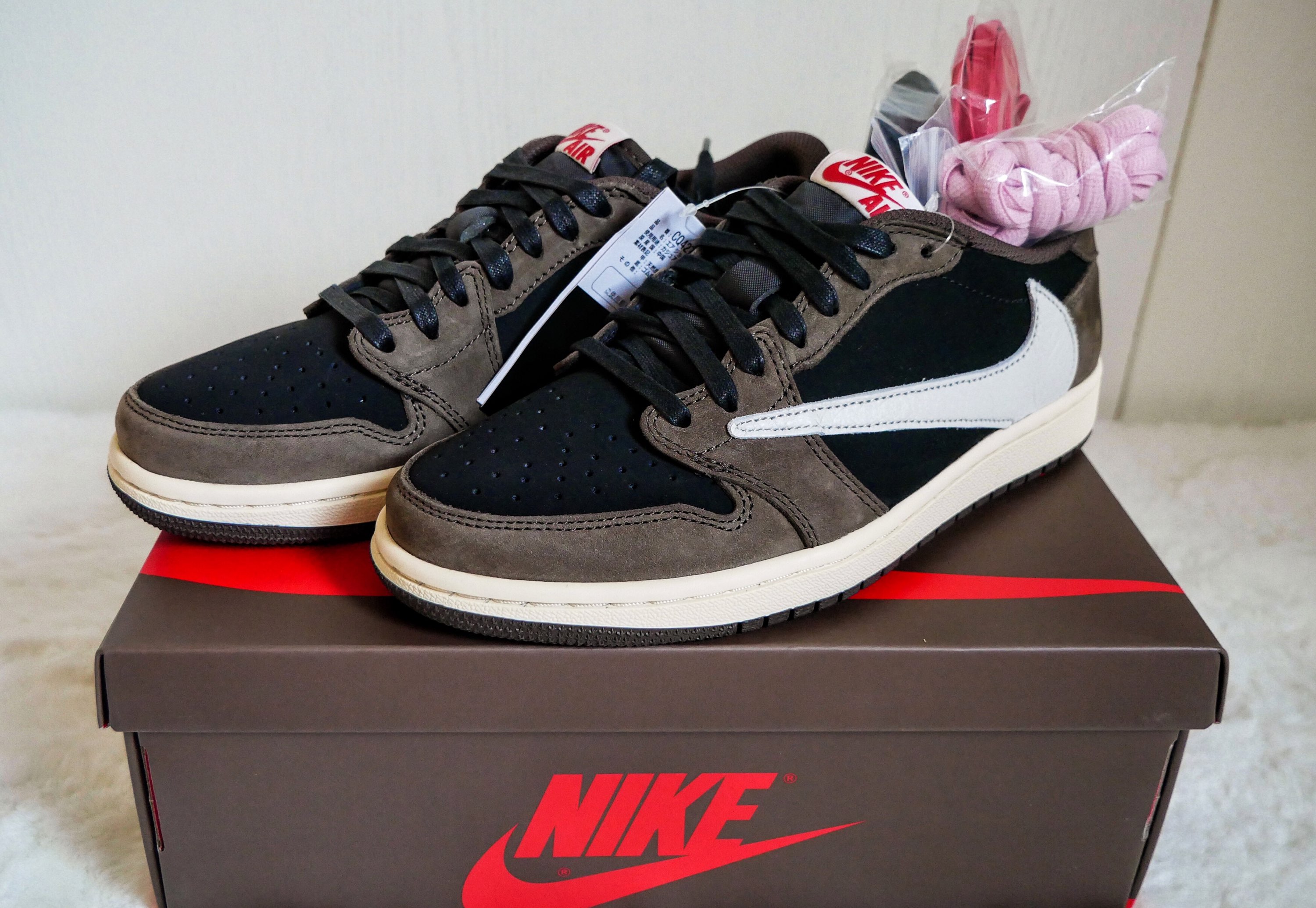 XH Air Jordan 1 Low “Travis Scott”  review Leo 04