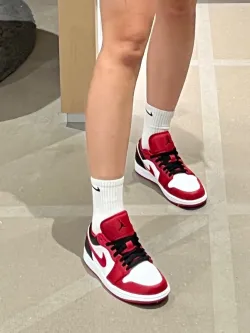 XH Air Jordan 1 Low Red, white And Black review Isla
