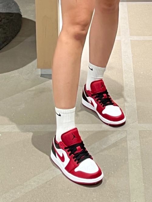 XH Air Jordan 1 Low Red, white And Black review 
