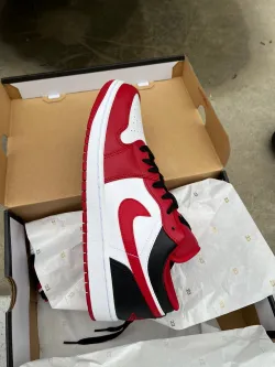 XH Air Jordan 1 Low Red, white And Black review Joel 02