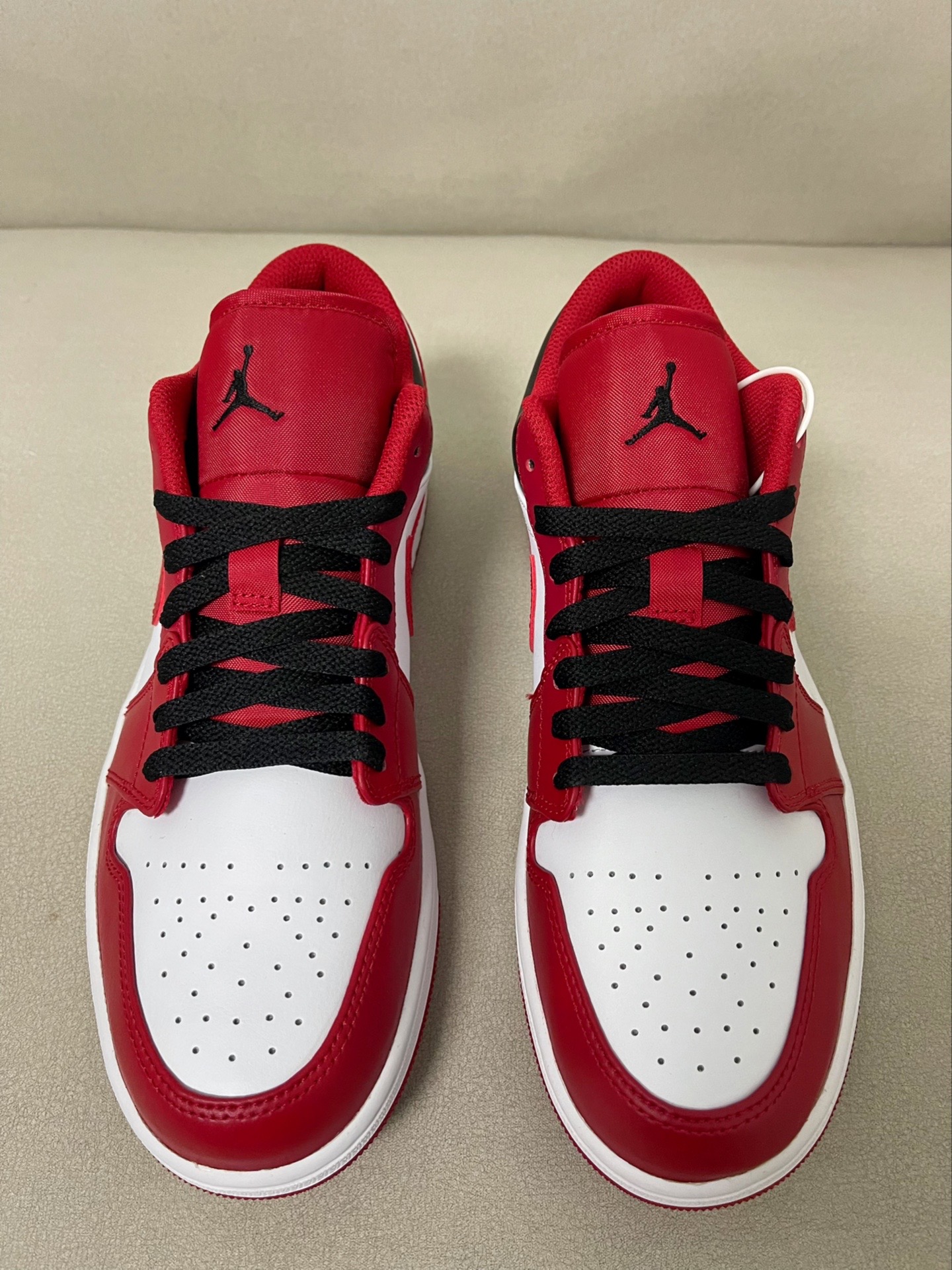 XH Air Jordan 1 Low Red, white And Black review Karen 01