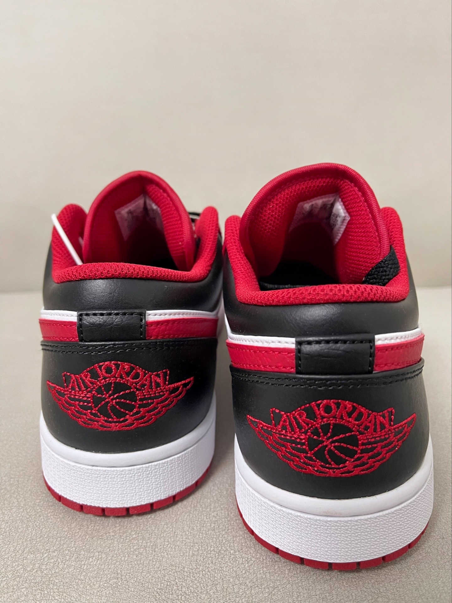 XH Air Jordan 1 Low Red, white And Black review Karen 04