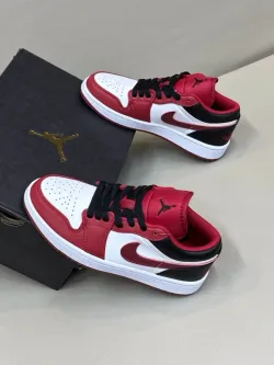 XH Air Jordan 1 Low Red, white And Black review Mia 01