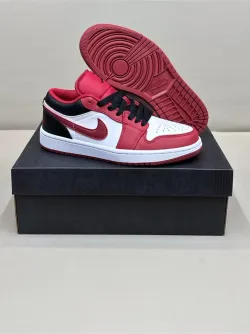 XH Air Jordan 1 Low Red, white And Black review Mia 02