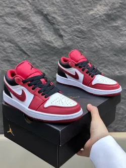 XH Air Jordan 1 Low Red, white And Black review Olivia 02