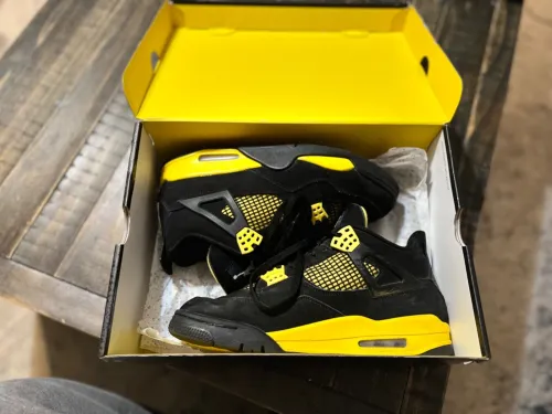 PB Batch  Air Jordan 4 Thunder review 