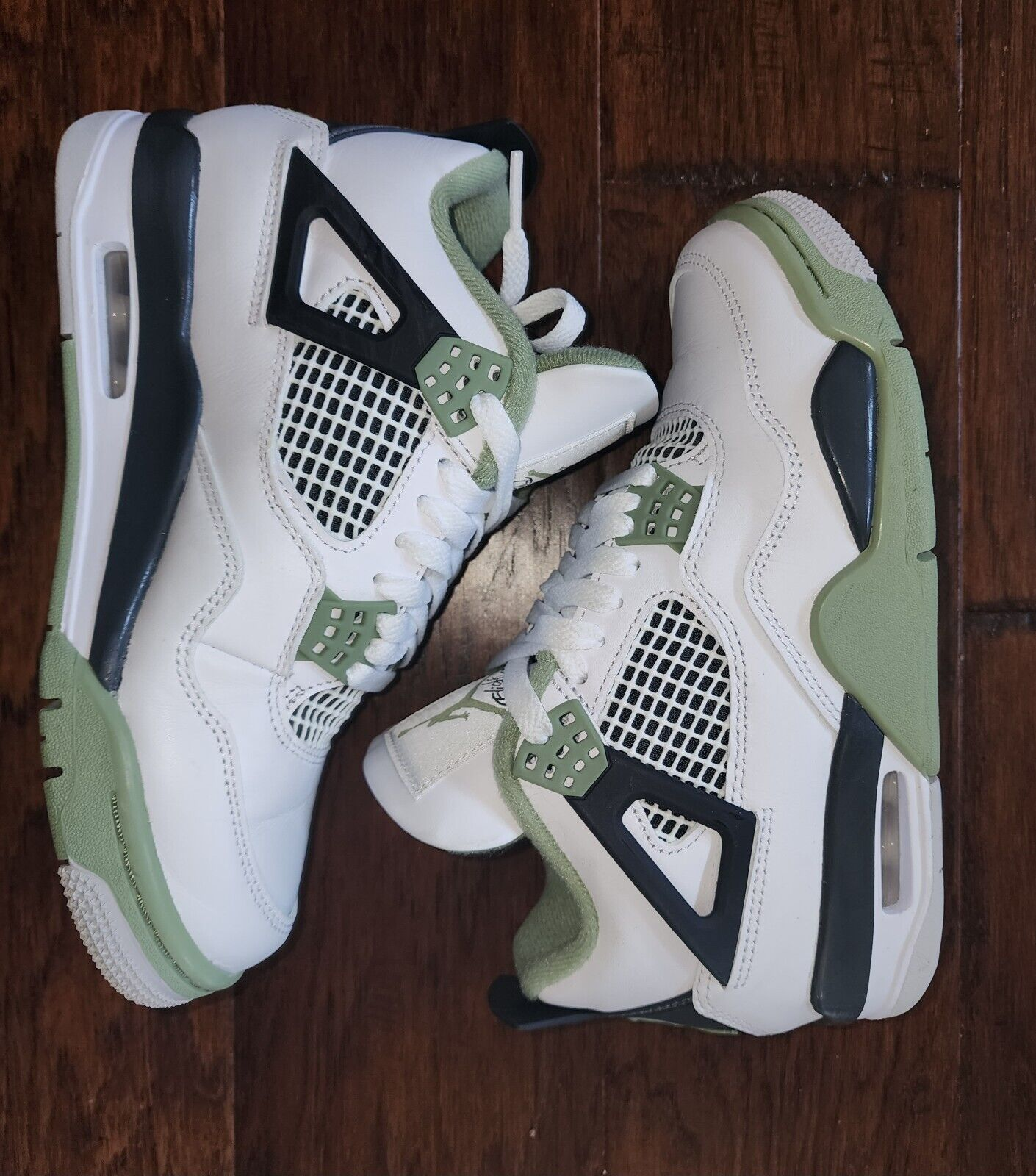 PB  Batch  Air Jordan 4 WMNS “Oil Green”Seafoam (W) review Cecilia Dempster 01