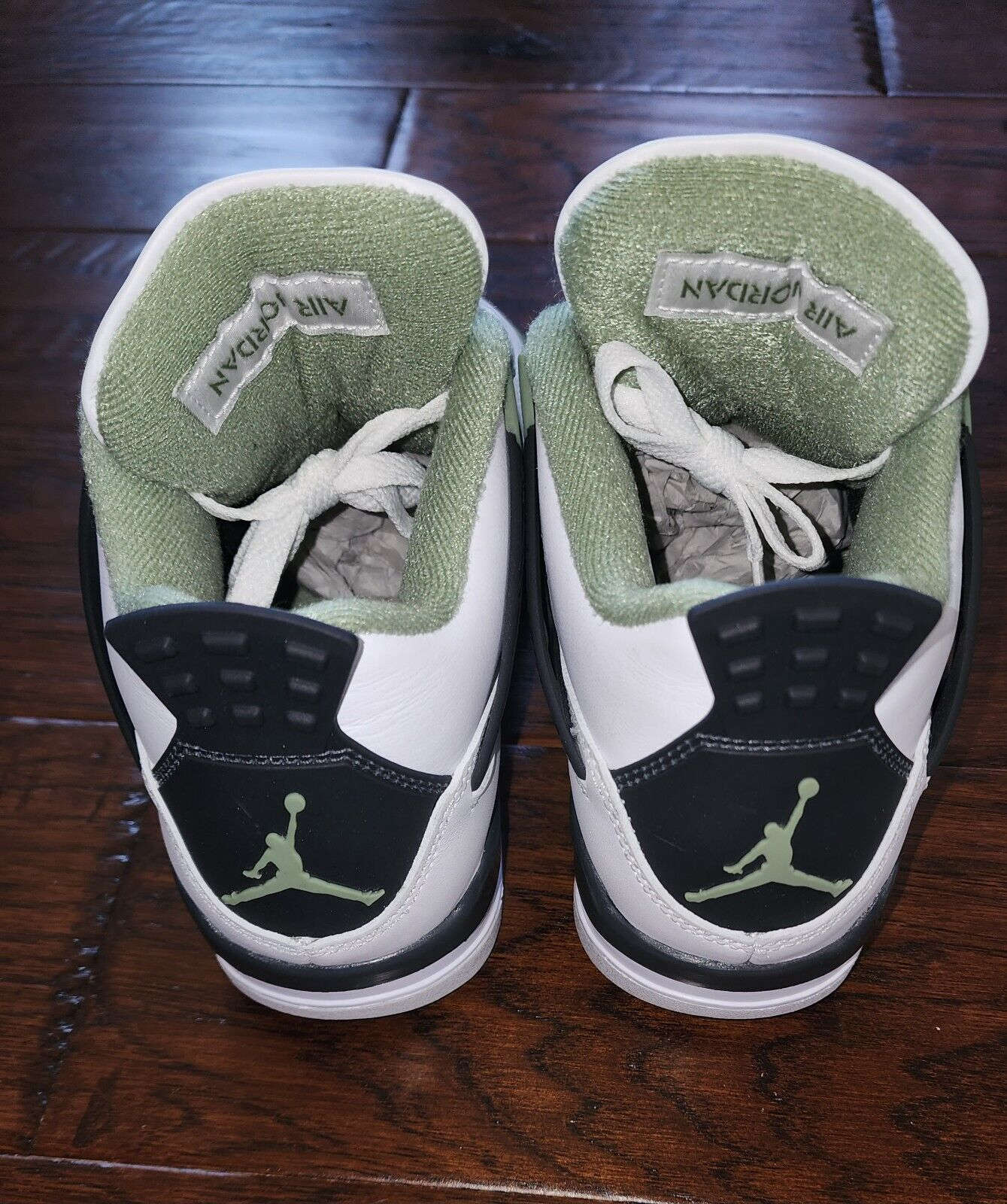 PB  Batch  Air Jordan 4 WMNS “Oil Green”Seafoam (W) review Cecilia Dempster 03