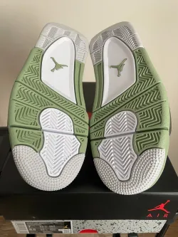 PB  Batch  Air Jordan 4 WMNS “Oil Green”Seafoam (W) review Charles Graham 01