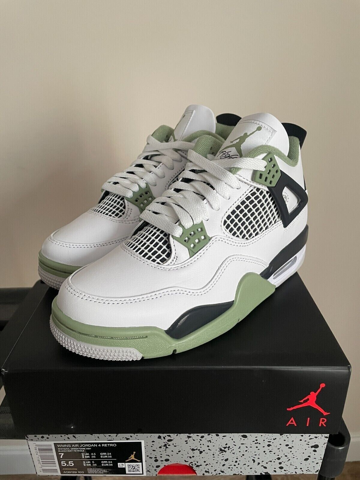 PB  Batch  Air Jordan 4 WMNS “Oil Green”Seafoam (W) review Charles Graham 02