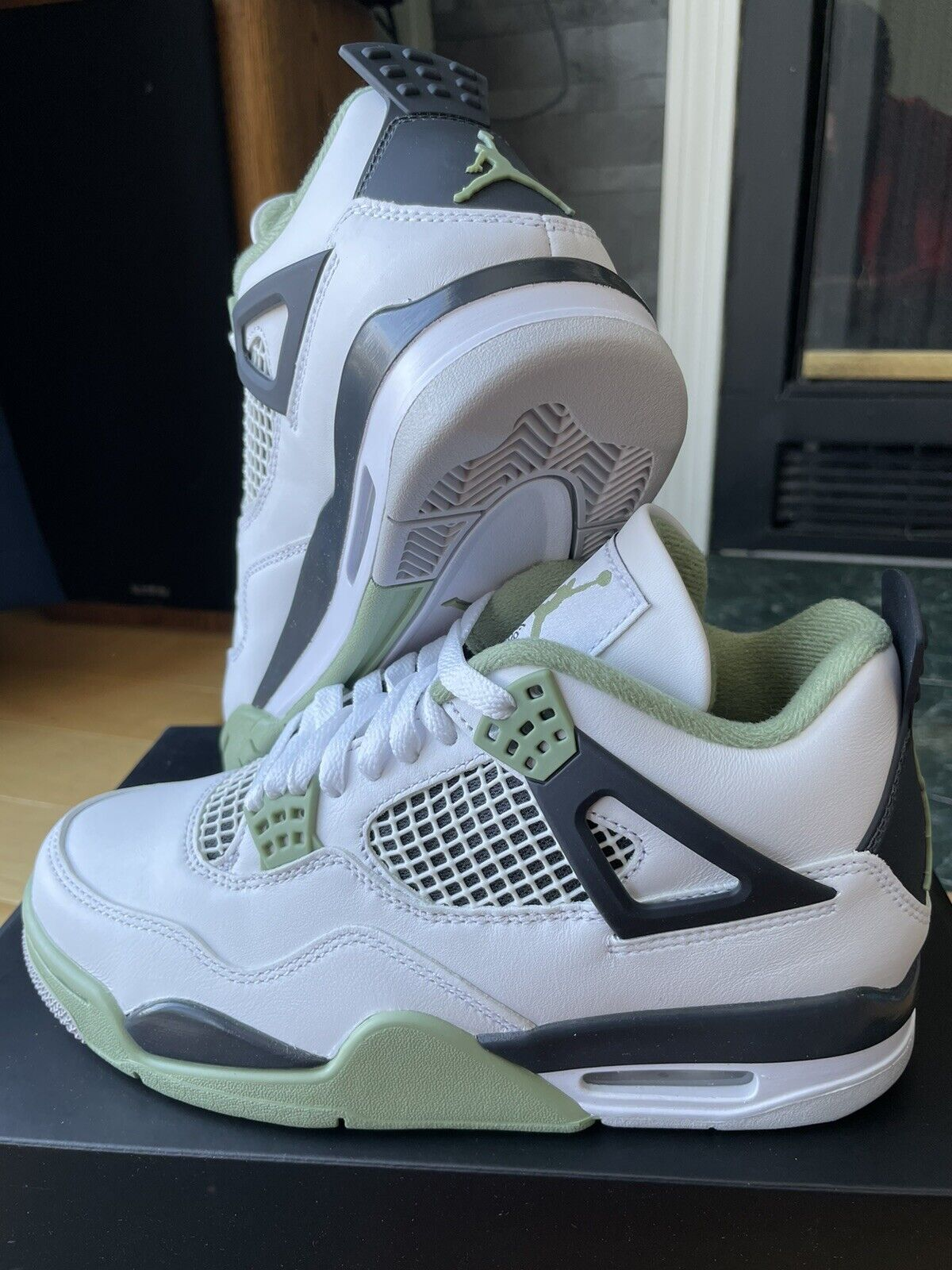 PB  Batch  Air Jordan 4 WMNS “Oil Green”Seafoam (W) review Gregorio Hanley 02