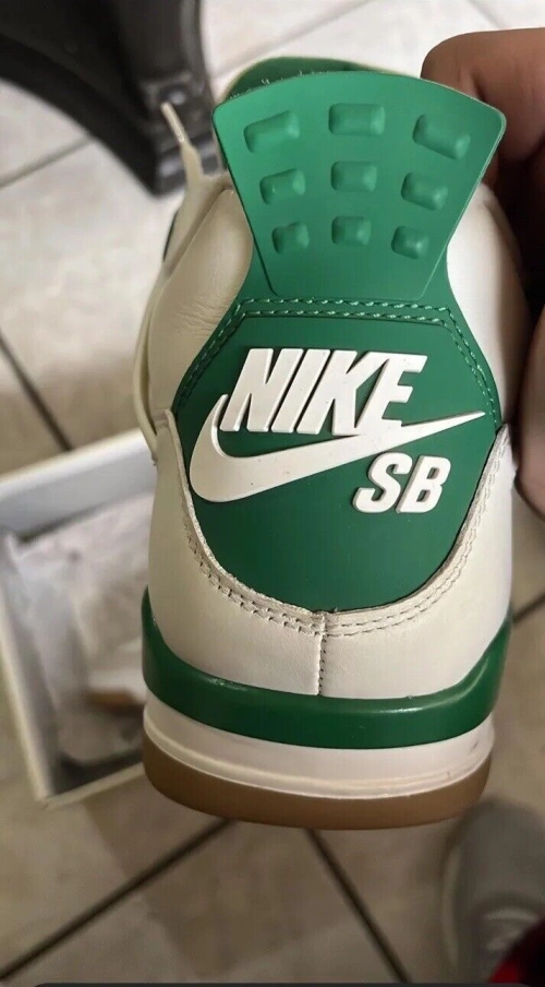 A1  Batch  Nike SB x Air Jordan 4 “Pine Green”Calaite review 