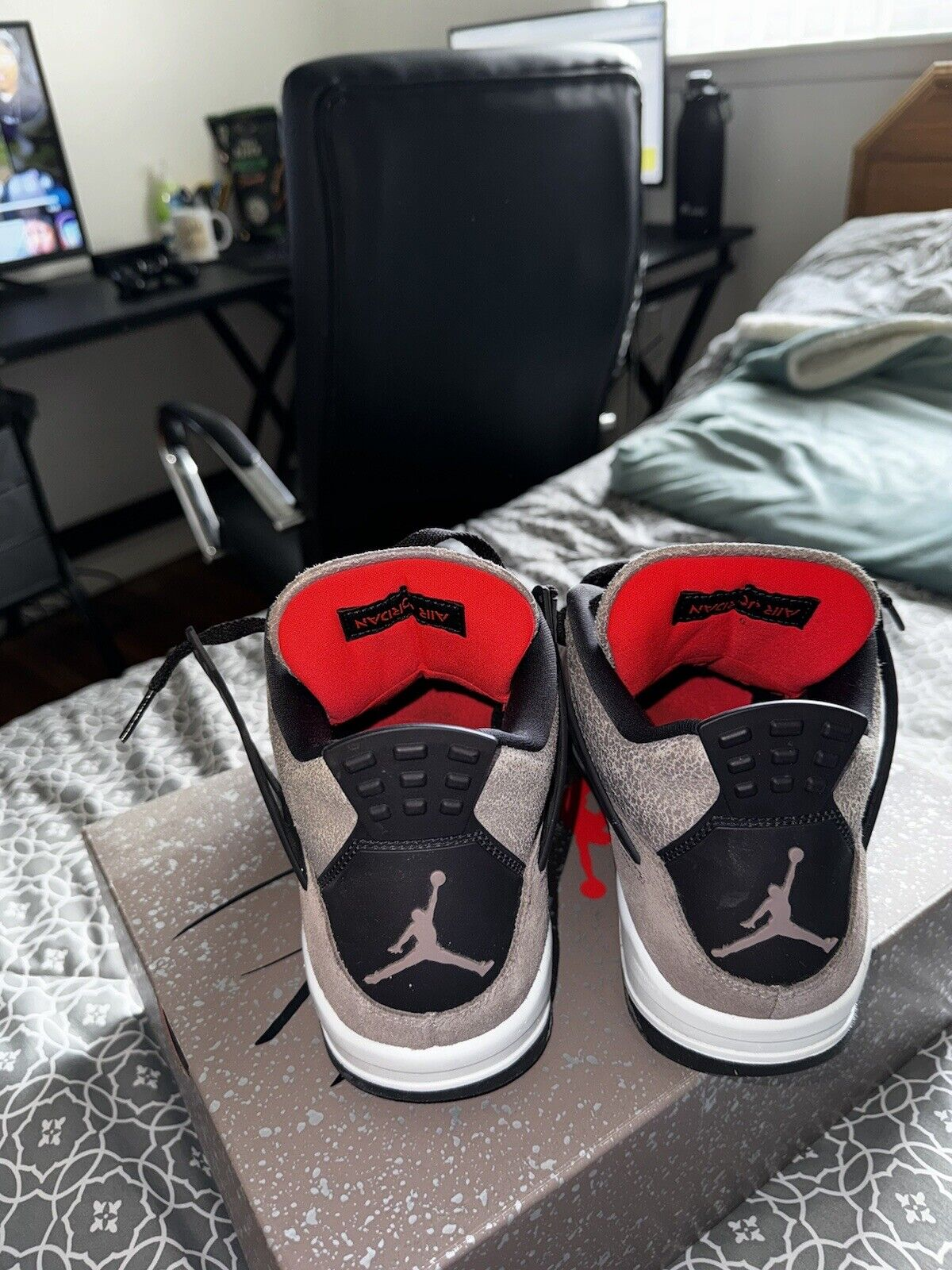 A1  Batch  Air Jordan 4 Retro "Taupe Haze" review Jenna 01