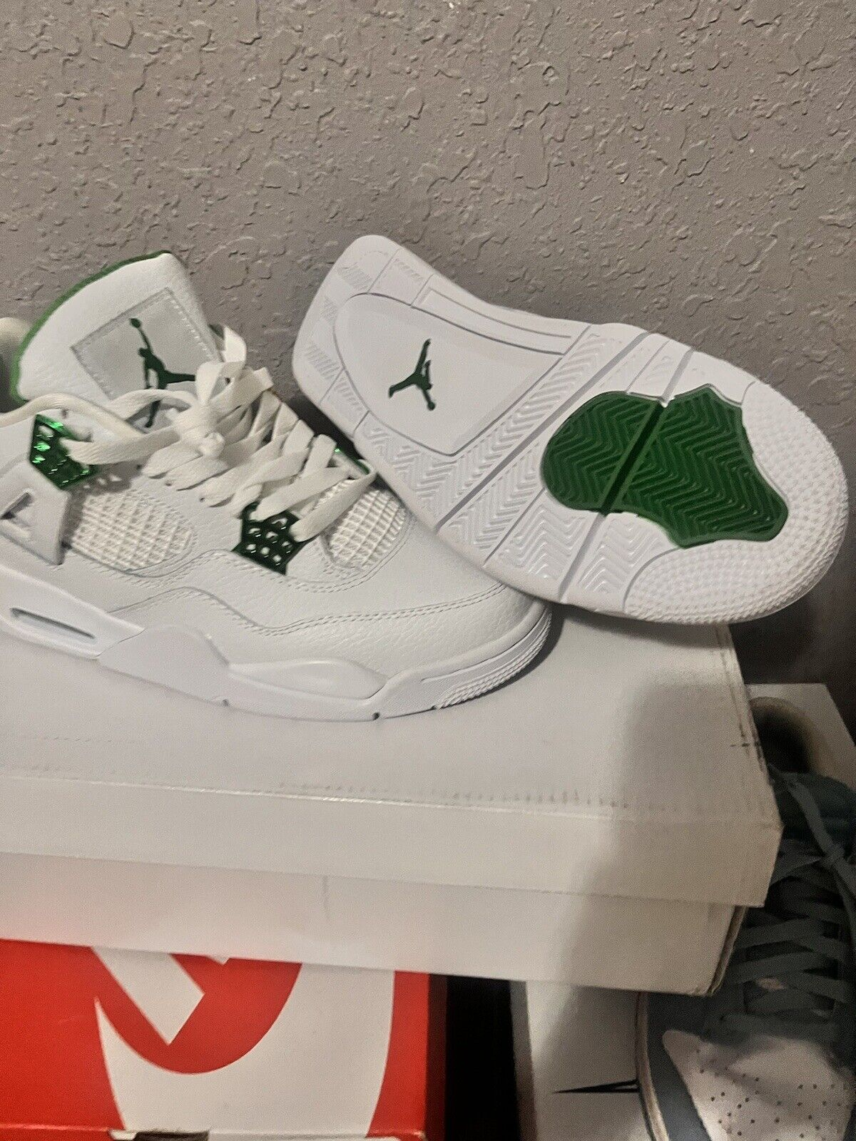 PB  Batch  Air Jordan 4 Retro Metallic Green review Odelmis 01