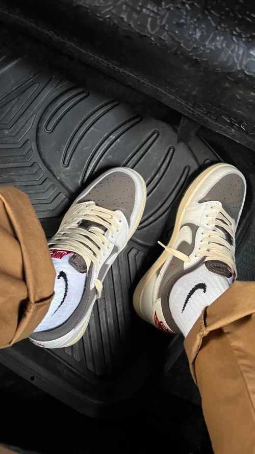 XH Travis Scott x Air Jordan 1 Low Reverse Mocha review 