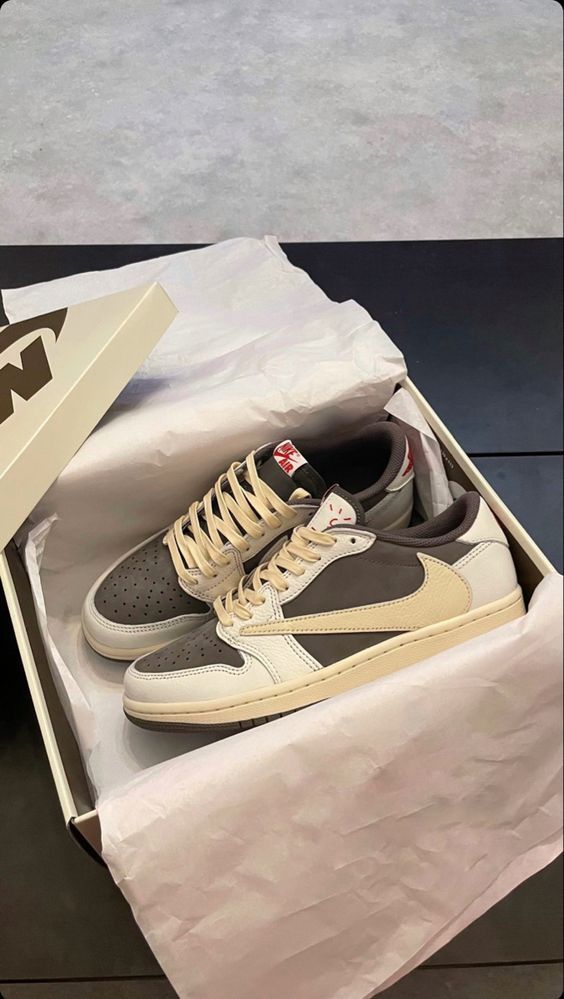 XH Travis Scott x Air Jordan 1 Low Reverse Mocha review Liam 01