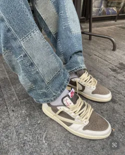 XH Travis Scott x Air Jordan 1 Low Reverse Mocha review Liam 02